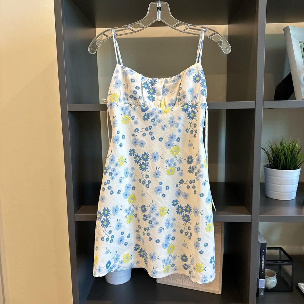 Zara NWT white floral dress with intensional hole detailing on the side.